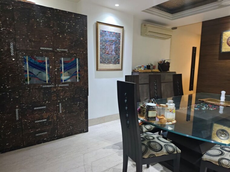 Gym, new friends colony 4 Bedroom 500 Sq.Yd. Builder Floor In New Friends Colony Delhi 10551162