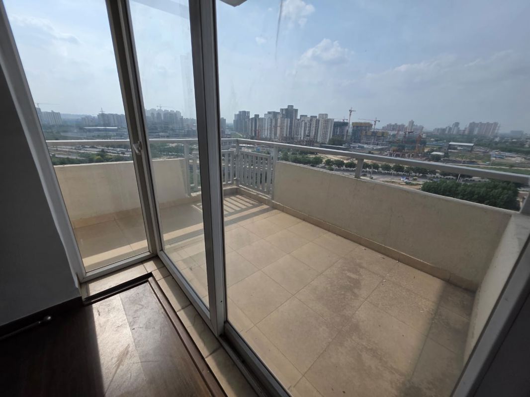 3 BHK + Servant Room 2408 Sq.Ft. Apartment in SS The Leaf