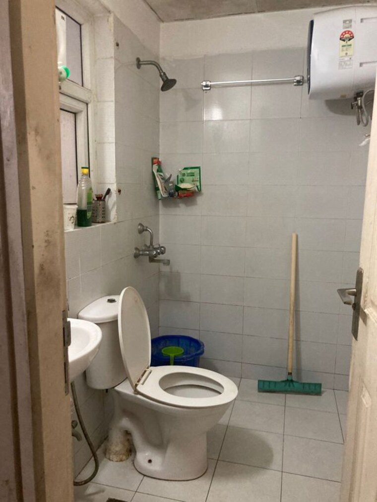 Bathroom, klj-greens 3 Bedroom 180 Sq.Yd. Apartment In Sector 77 Faridabad 10551149