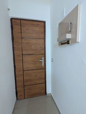 Room in 3 BHK Apartment at Conscient Habitat 102, Sector 102 – for Rent
