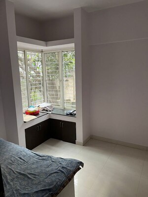 Bedroom in 2.5 BHK Apartment at Kothrud – for Rent