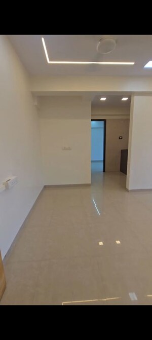 Room in 2.5 BHK Apartment at Juhu Pearl, Juhu – for Rent
