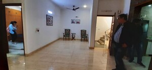 Room in 2 BHK Builder Floor at RWA Apartments Sector 41, Sector 41 – for Rent