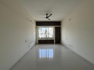 2 BHK Apartment For Rent in Kumar Picasso, Hadapsar