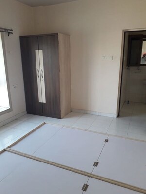 Bedroom in 3 BHK Apartment at Mayur Colony – for Rent