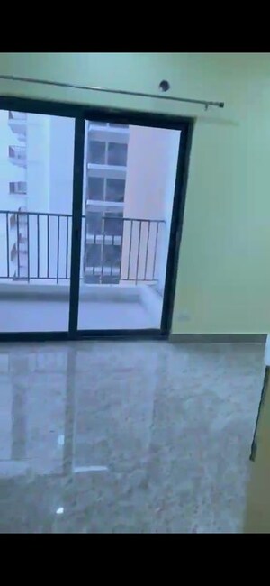 Room in 2.5 BHK Apartment at Panchsheel Greens, Sector 16 Greater Noida – for Rent