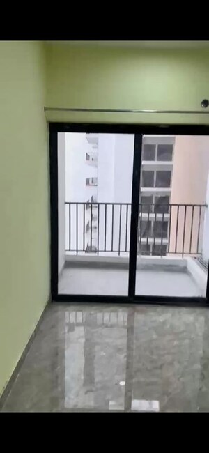 Room in 2.5 BHK Apartment at Panchsheel Greens, Sector 16 Greater Noida – for Rent
