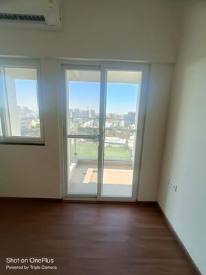 Room in 2 BHK Apartment at Puravankara Silversands, Mundhwa – for Rent