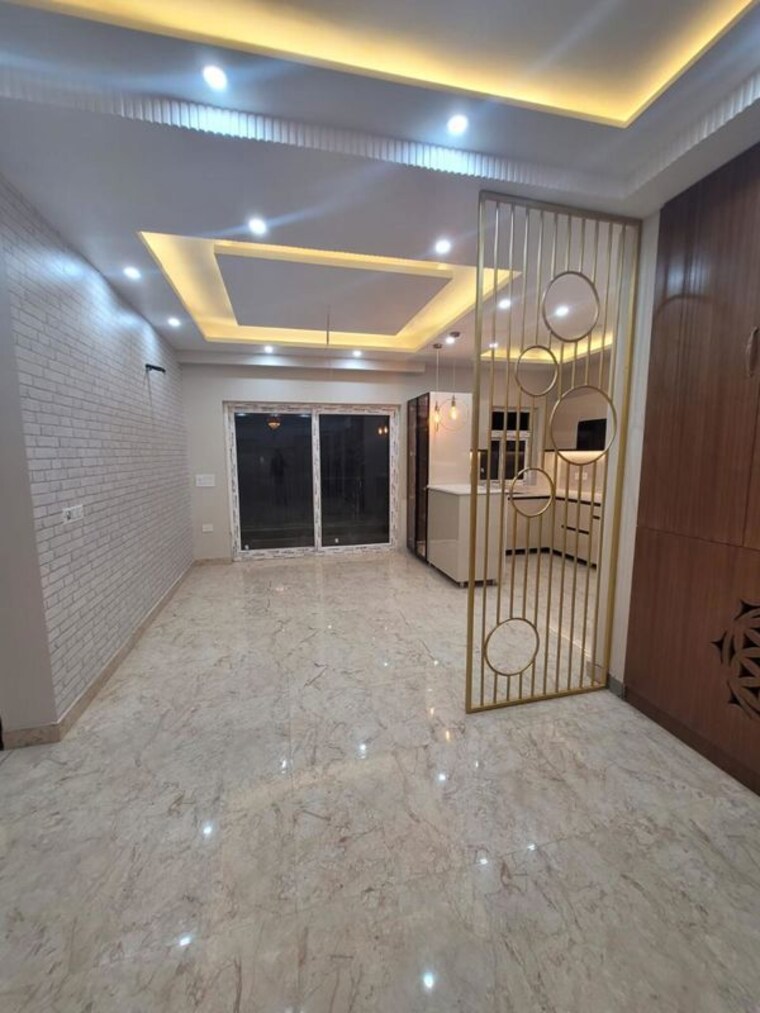  Parking, sector 9 3 Bedroom 1800 Sq.Ft. Builder Floor In Sector 9 Gurgaon 10551371