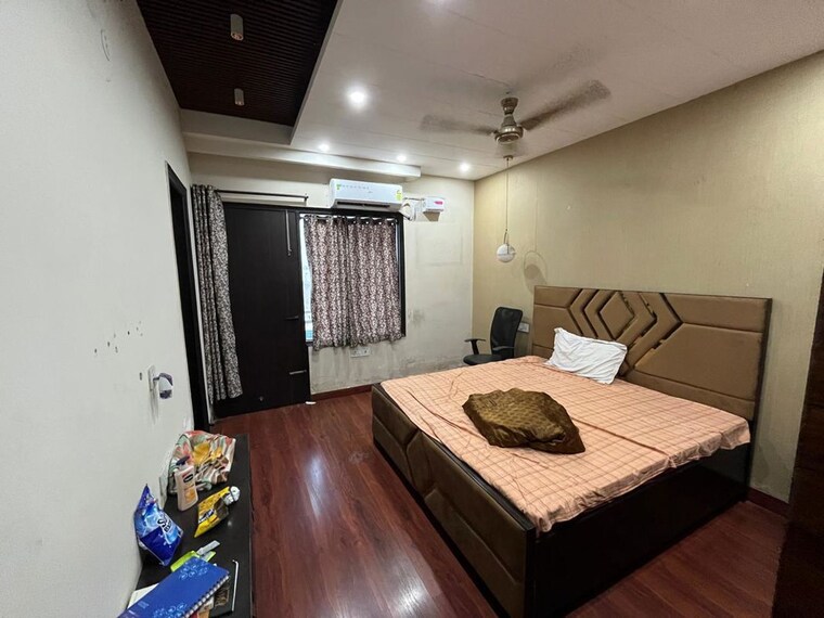 Bedroom, sector 9 3 Bedroom 1800 Sq.Ft. Builder Floor In Sector 9 Gurgaon 10551371