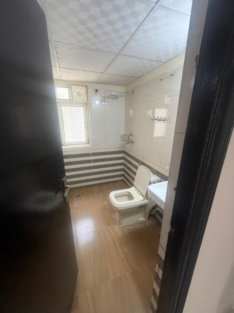 Bathroom, aims-golf-city 3 Bedroom 1455 Sq.Ft. Apartment In Sector 75 Noida 10551399
