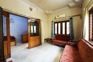 Room in 5 BHK Independent House at Maninagar – for Sale