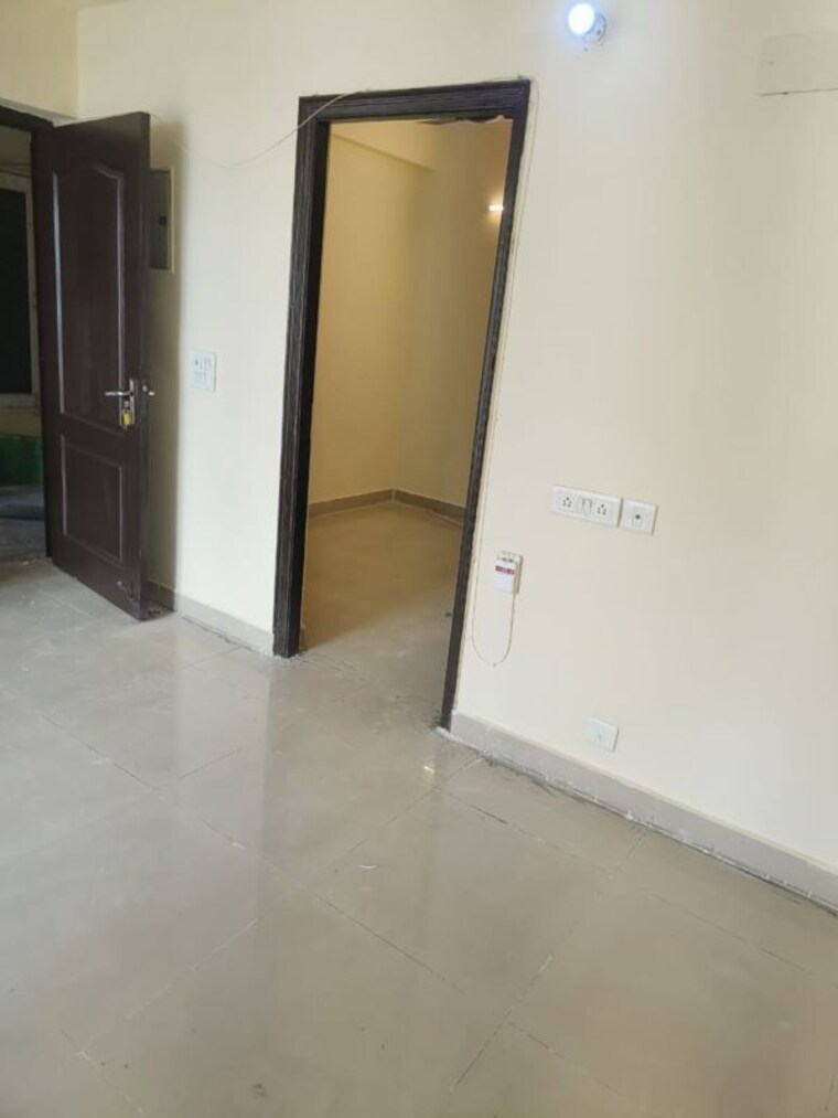 Room, aims-golf-city 2.5 Bedroom 1150 Sq.Ft. Apartment In Sector 75 Noida 10551426