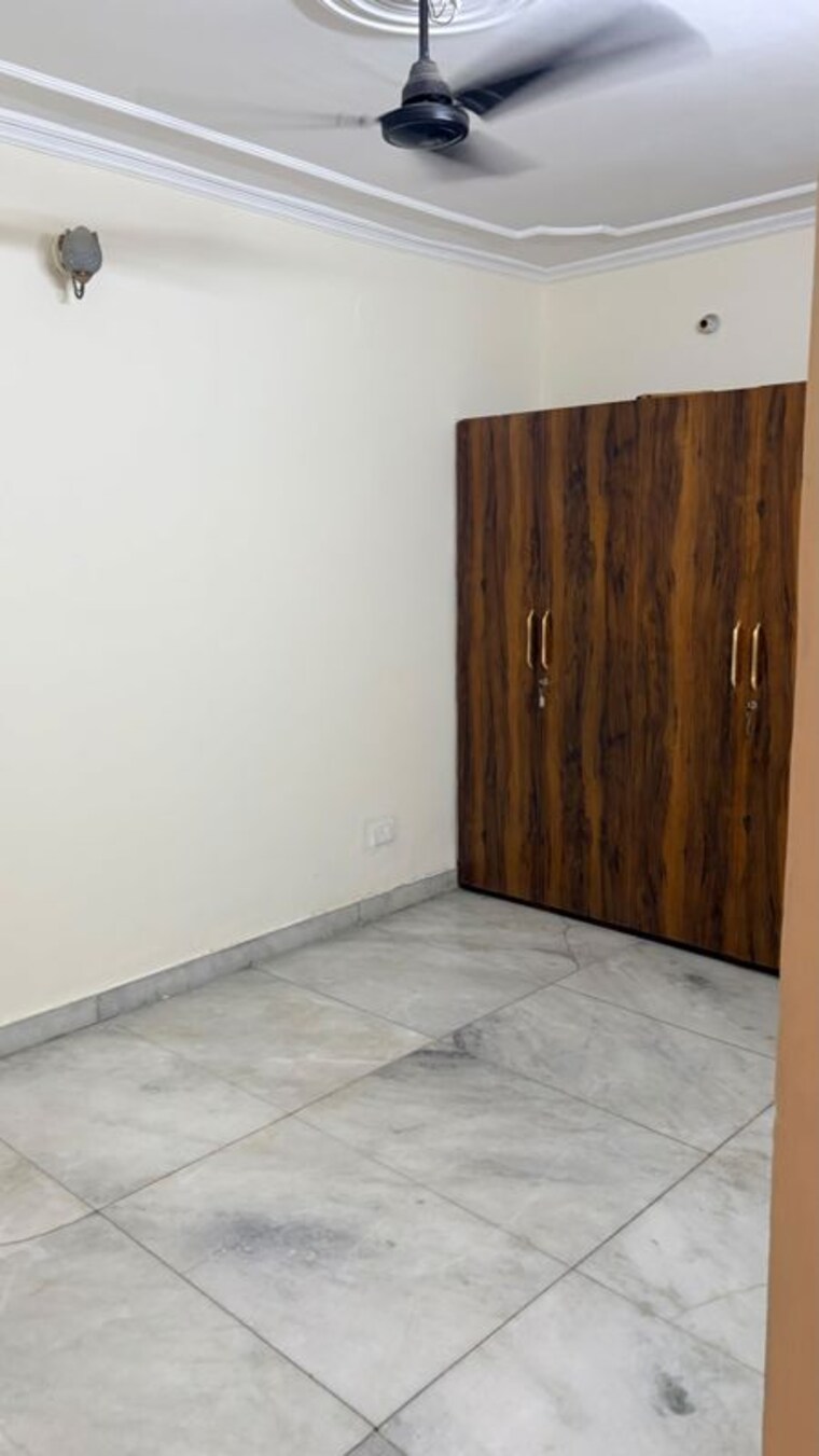 Room, sector 27 2 Bedroom 1800 Sq.Ft. Builder Floor In Sector 27 Noida 10551395