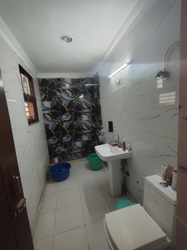 Washroom, green fields colony 3 Bedroom 1800 Sq.Ft. Builder Floor In Green Fields Colony Faridabad 10551418