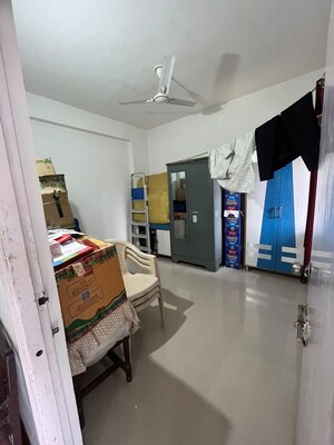 Team Area in 2 BHK Apartment at Naranpura – for Sale
