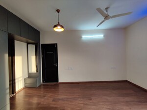 Room in 2.5 BHK Apartment at Shriram Luxor, Hennur Road – for Rent