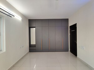 Room in 2.5 BHK Apartment at Shriram Luxor, Hennur Road – for Rent