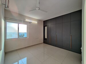 Room in 2.5 BHK Apartment at Shriram Luxor, Hennur Road – for Rent