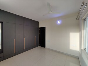 Room in 2.5 BHK Apartment at Shriram Luxor, Hennur Road – for Rent