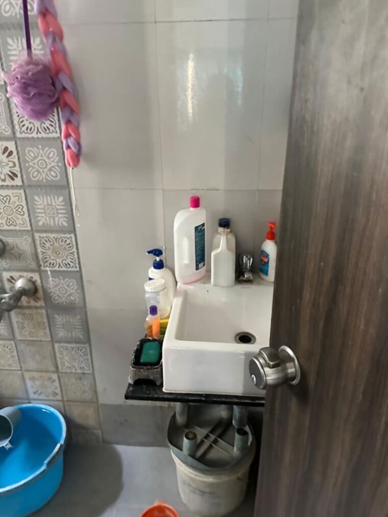 Bathroom, shalimar-residency-lohegaon 2 Bedroom 956 Sq.Ft. Apartment In Lohgaon Pune 10529021