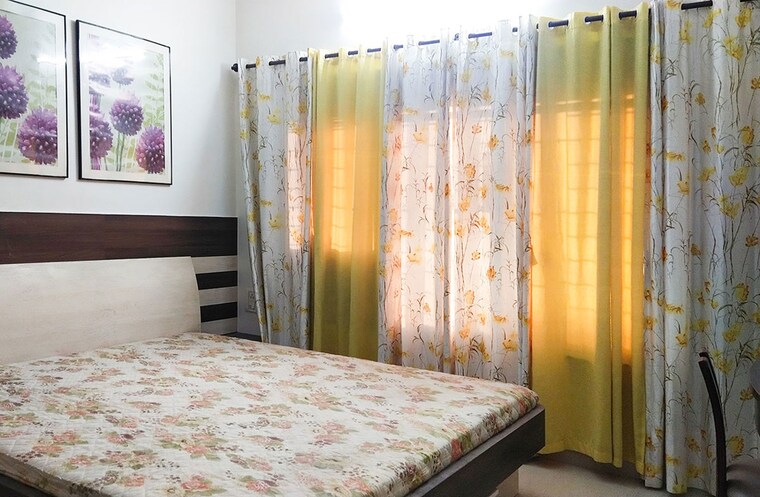 Bedroom, malad west Pg For Girls In Malad West 10551493
