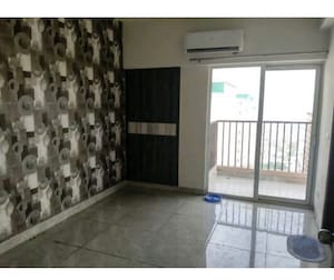 Room in 2 BHK Apartment at SKA Metro Ville, Eta Ii Greater Noida – for Rent