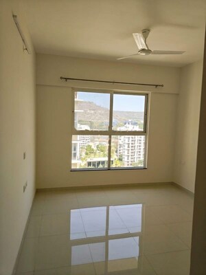 Room in 3 BHK Apartment at Pride Purple Park Astra, Hinjewadi – for Rent