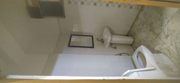Bathroom, khirki extension 1 Bedroom 450 Sq.Ft. Builder Floor In Khirki Extension Delhi 10551618