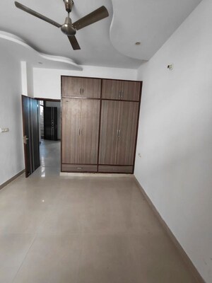 Room in 2 BHK Apartment at Pir Machalla – for Rent