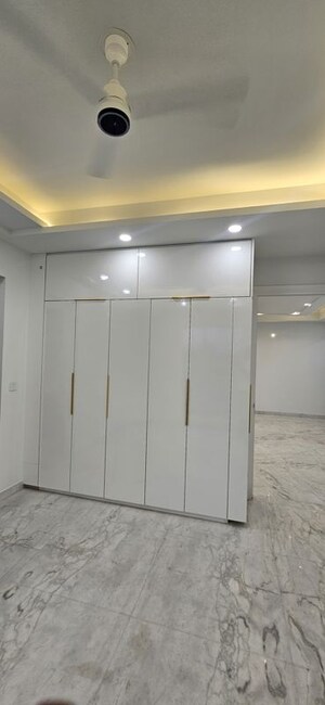 Building Lobby in 4 BHK Builder Floor at Sector 43 – for Rent