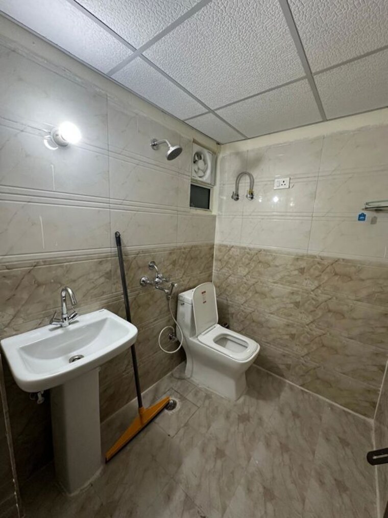 Bathroom, javin-raj-empire 3 Bedroom 1225 Sq.Ft. Apartment In Raj Nagar Extension Ghaziabad 10551716