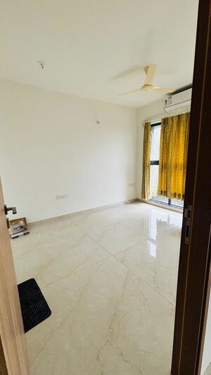 Room in 2 BHK Apartment at Hiranandani Highland, Powai – for Sale