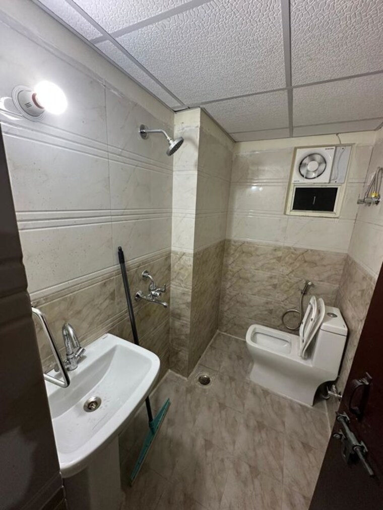 Bathroom, javin-raj-empire 3 Bedroom 1225 Sq.Ft. Apartment In Raj Nagar Extension Ghaziabad 10551731