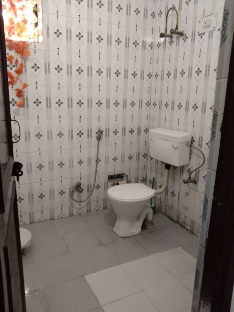 Bathroom, sector 23 2 Bedroom 1200 Sq.Ft. Villa In Sector 23 Gurgaon 10551773