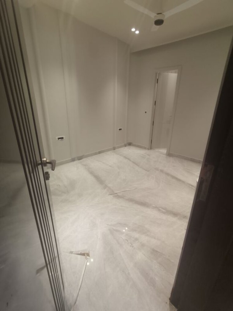 Room, vikas puri 3 Bedroom 200 Sq.Yd. Builder Floor In Vikas Puri Delhi 10551769