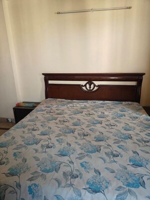 Bedroom in 3.5 BHK Apartment at Orchid Petals, Sector 49 – for Rent