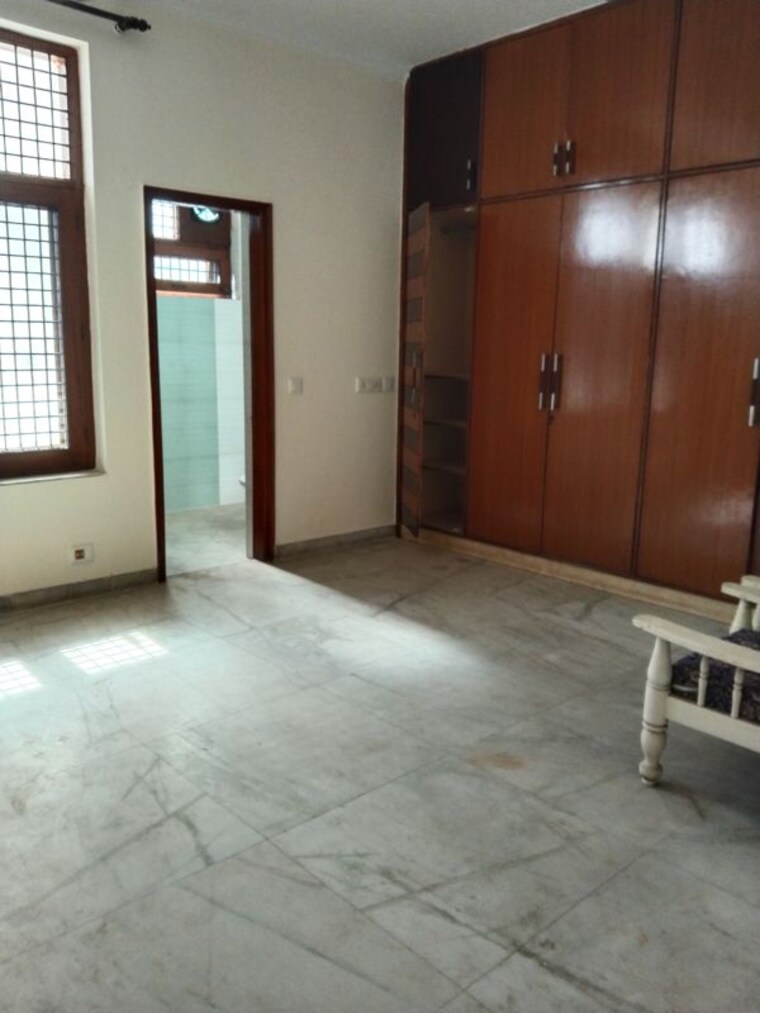 Room, sector 23 3.5 Bedroom 1800 Sq.Ft. Villa In Sector 23 Gurgaon 10551798