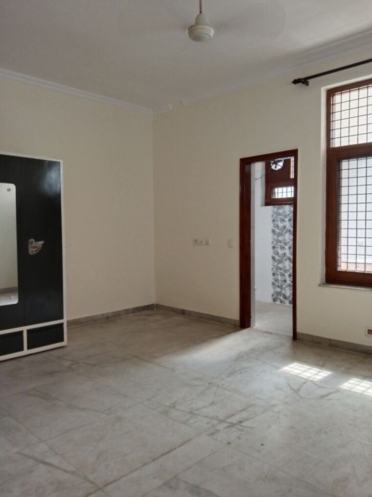 Room, sector 23 3.5 Bedroom 1800 Sq.Ft. Villa In Sector 23 Gurgaon 10551798