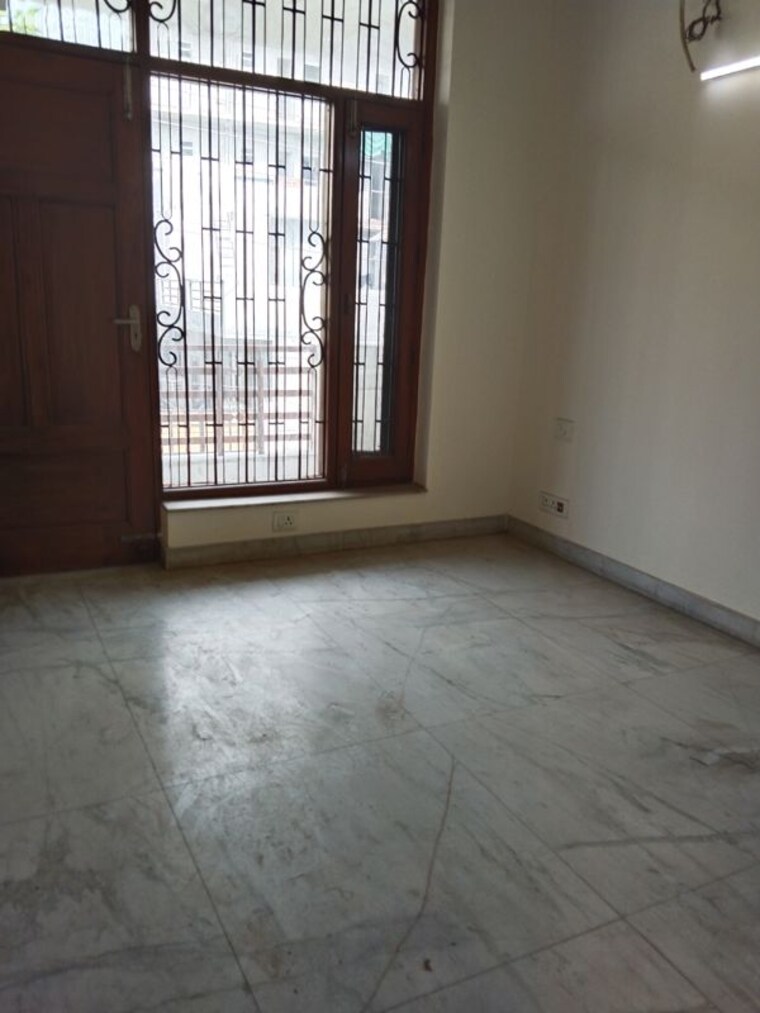 Room, sector 23 3.5 Bedroom 1800 Sq.Ft. Villa In Sector 23 Gurgaon 10551798