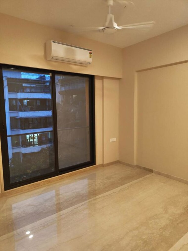 Room, bandra west 3 Bedroom 1100 Sq.Ft. Apartment In Bandra West Mumbai 10551786