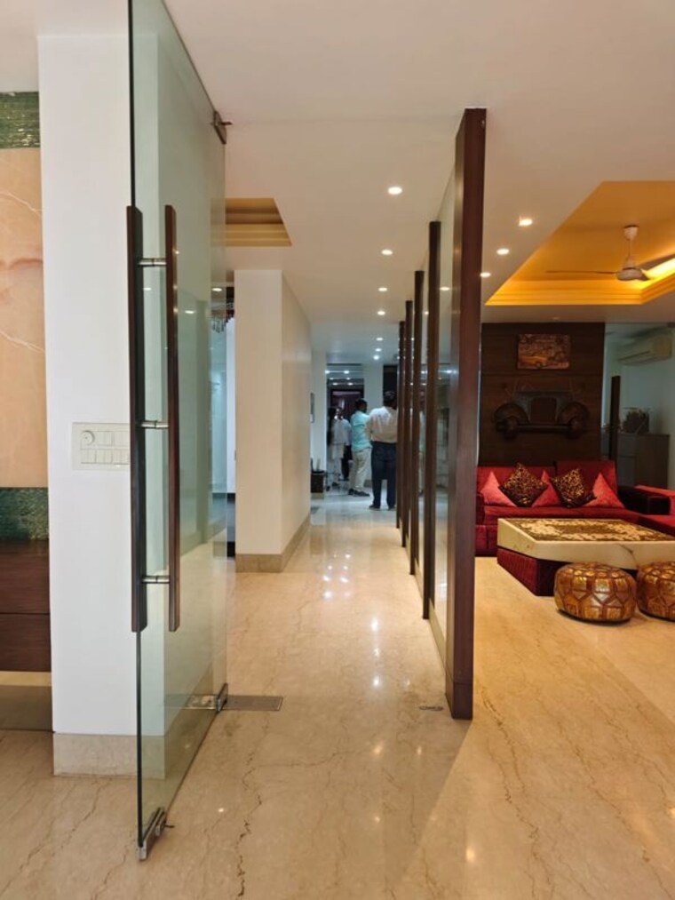 Living Room, new friends colony 4 Bedroom 500 Sq.Yd. Builder Floor In New Friends Colony Delhi 10551834