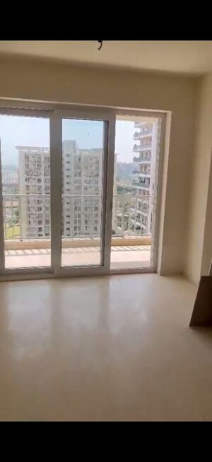 Room in 3 BHK Apartment at DLF The Skycourt, Sector 86 – for Rent