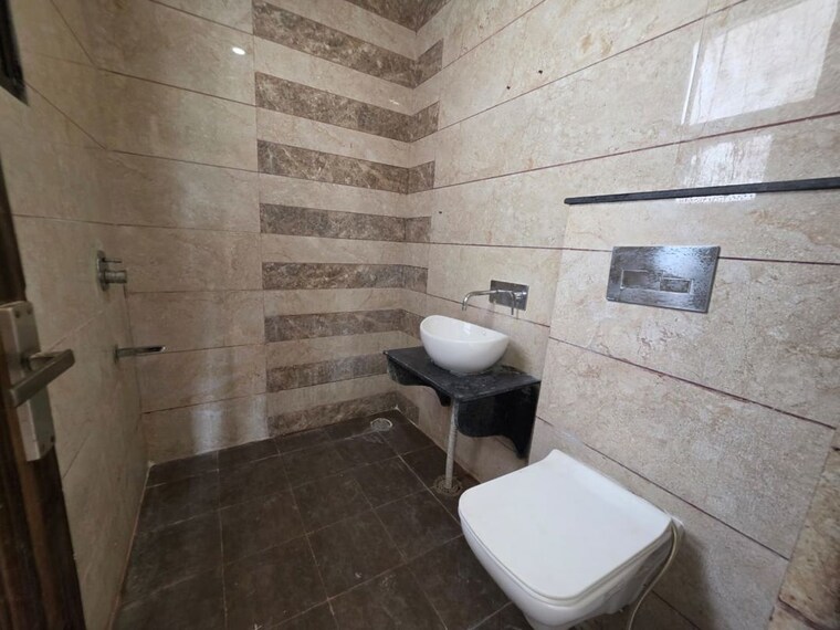 Bathroom, pir machalla 3 Bedroom 1170 Sq.Ft. Apartment In Pir Machalla Zirakpur 10551864
