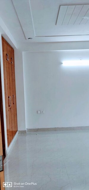 Room in 4 BHK Builder Floor at Sector 31 – for Rent