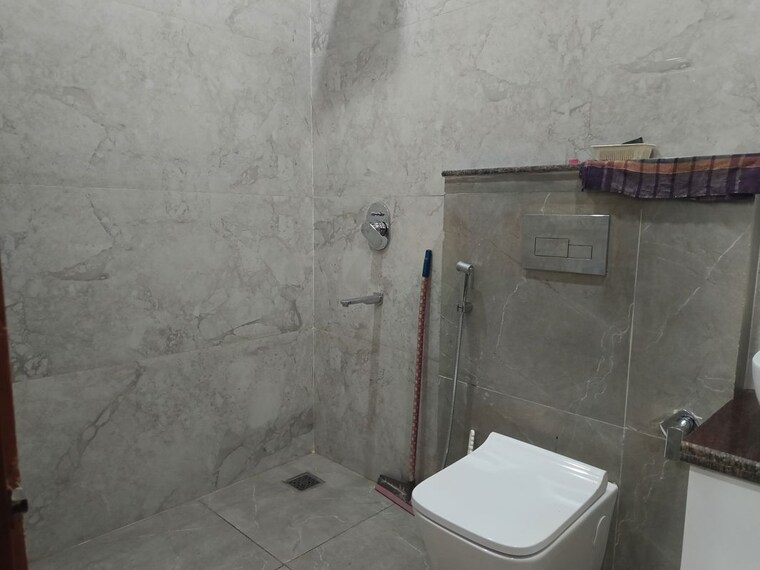 Bathroom, omaxe-designer-villas-mayfield-garden 2 Bedroom 1200 Sq.Ft. Builder Floor In Sector 51 Gurgaon 10551862