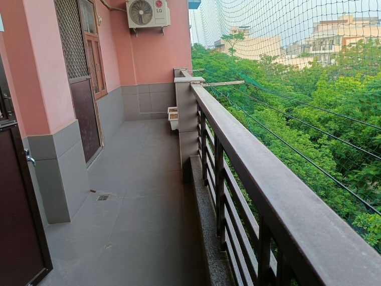 Balcony, omaxe-designer-villas-mayfield-garden 2 Bedroom 1200 Sq.Ft. Builder Floor In Sector 51 Gurgaon 10551862