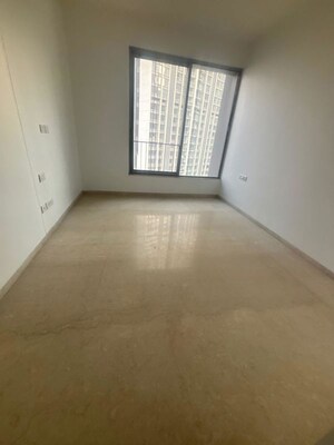 Room in 4 BHK Apartment at Oberoi Enigma, Mulund West – for Sale