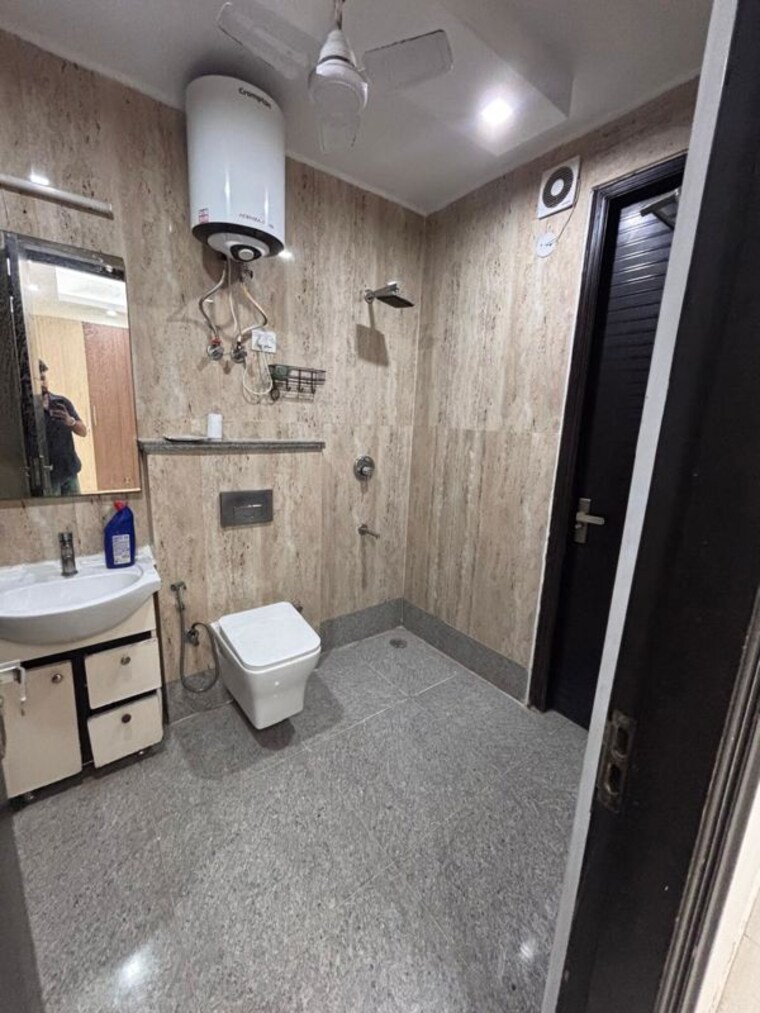Bathroom, malviya nagar 3 Bedroom 1900 Sq.Ft. Builder Floor In Malviya Nagar Delhi 10551906