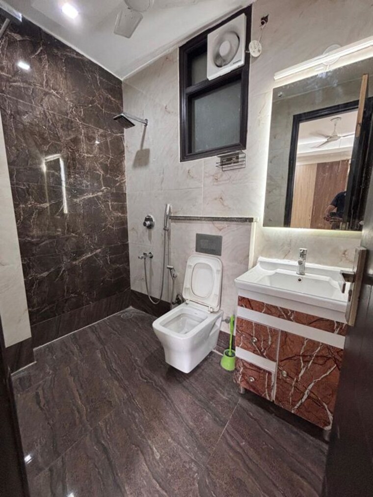 Bathroom, malviya nagar 3 Bedroom 1900 Sq.Ft. Builder Floor In Malviya Nagar Delhi 10551906
